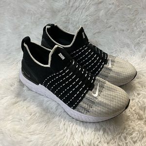 WMNS REACT PHANTOM RUN FLYKNIT 2 'BLACK WHITE GRAY